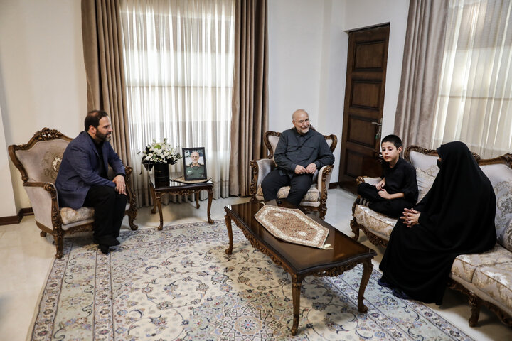 حضور دکتر قالیباف در منزل سرلشکر شهید غلامرضا محرابی