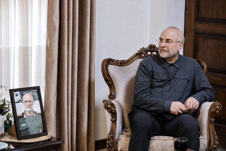 حضور دکتر قالیباف در منزل سرلشکر شهید غلامرضا محرابی