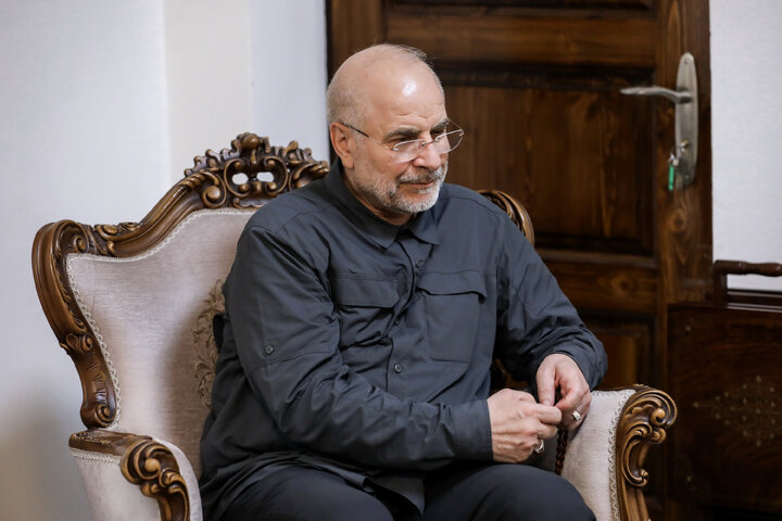 حضور دکتر قالیباف در منزل سرلشکر شهید غلامرضا محرابی