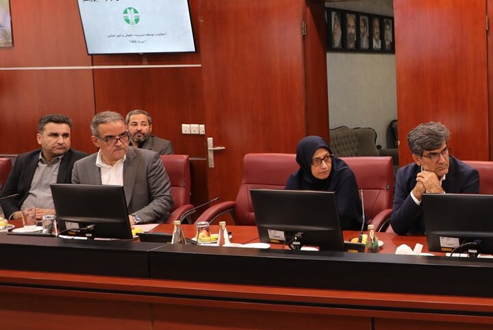 نشست مشترک اعضای فراکسیون محیط زیست مجلس با رئیس و معاونان سازمان محیط زیست