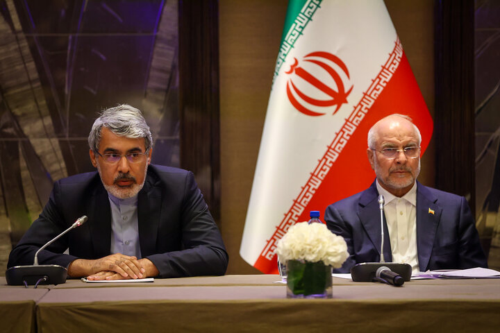 نشست صمیمی با ایرانیان خارج از کشور