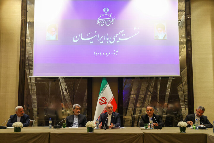 نشست صمیمی با ایرانیان خارج از کشور