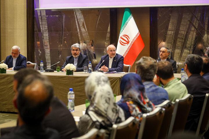 نشست صمیمی با ایرانیان خارج از کشور