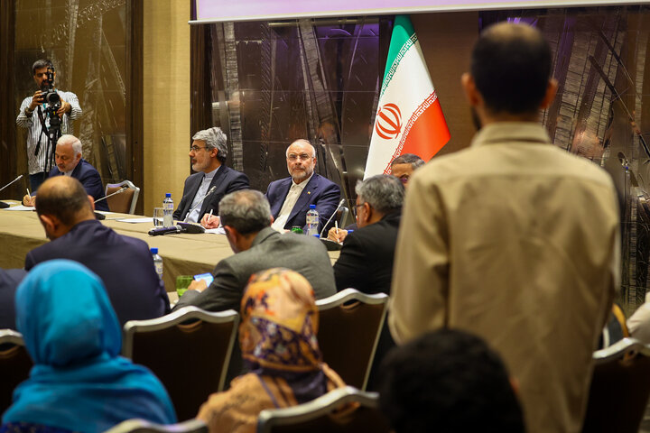 نشست صمیمی با ایرانیان خارج از کشور