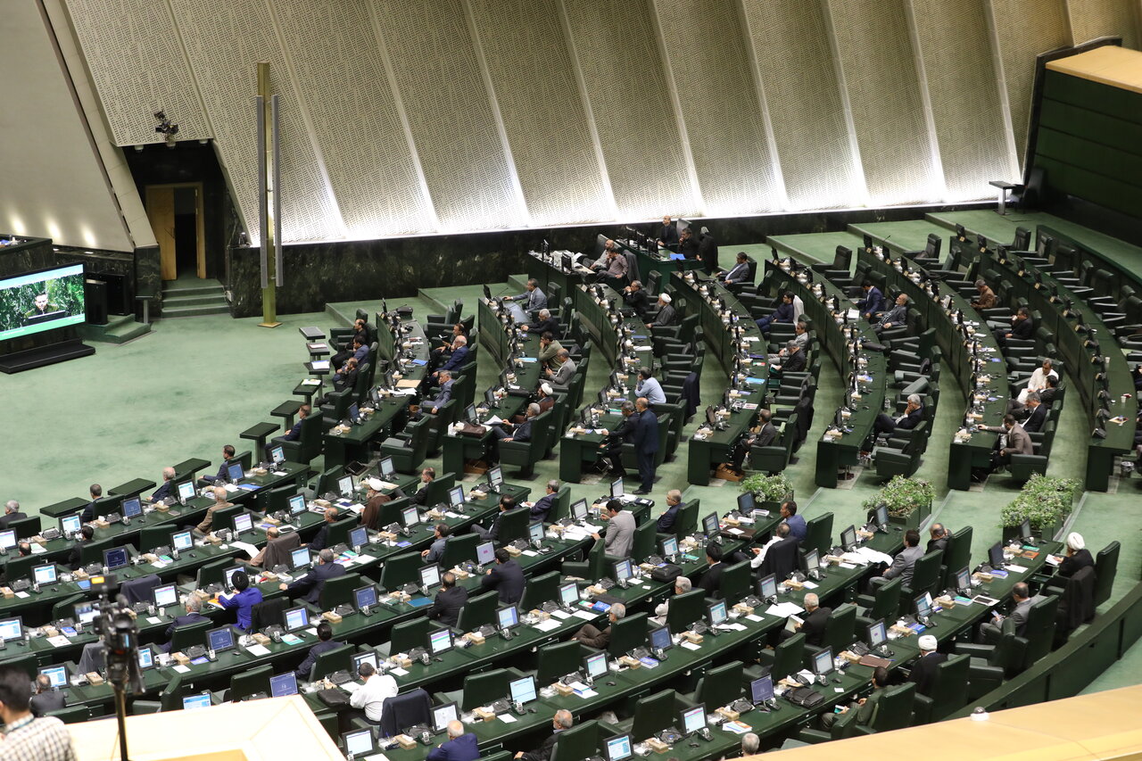 گزارش کمیسیون عمران مجلس شورای اسلامی در خصوص مشکلات فعالان ناوگان حمل و نقل بار جاده ای
