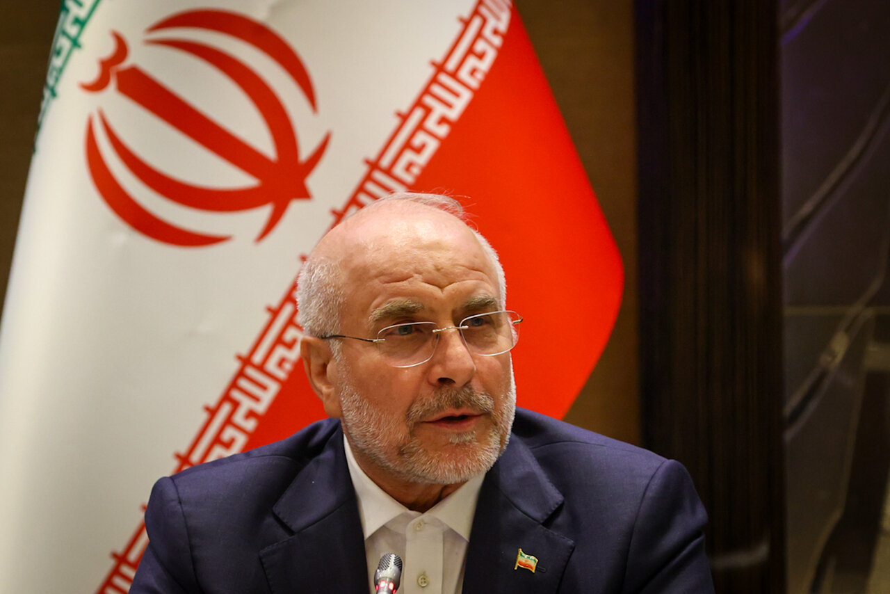 رئیس مجلس: ایرانیان دلخوری و گلایهمندی را برای عزت و حفظ یکپارچگی ایران کنار گذاشتند/ ایرانیان خارج از کشور باید در مجلس نماینده داشته باشند/ هرخدماتی به هموطنان داخل کشور ارائه میشود باید به ایرانیان خارج از کشور نیز ارائه شود رئیس مجلس: ایرانیان دلخوری و گلایهمندی را برای عزت و حفظ یکپارچگی ایران کنار گذاشتند/ ایرانیان خارج از کشور باید در مجلس نماینده داشته باشند/ هرخدماتی به هموطنان داخل کشور ارائه میشود باید به ایرانیان خارج از کشور نیز ارائه شود