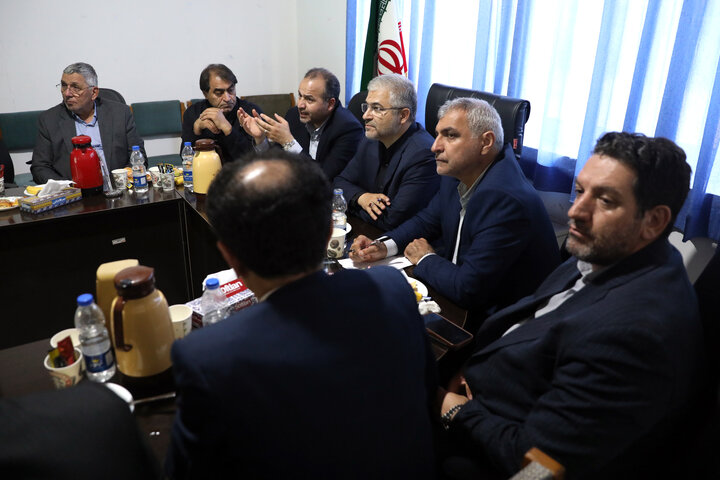گزارش تصویری دیدار اعضای فراکسیون کشاورزی با مدیران مجتمع پرورش مرغ لاین آرین بابلکنار
