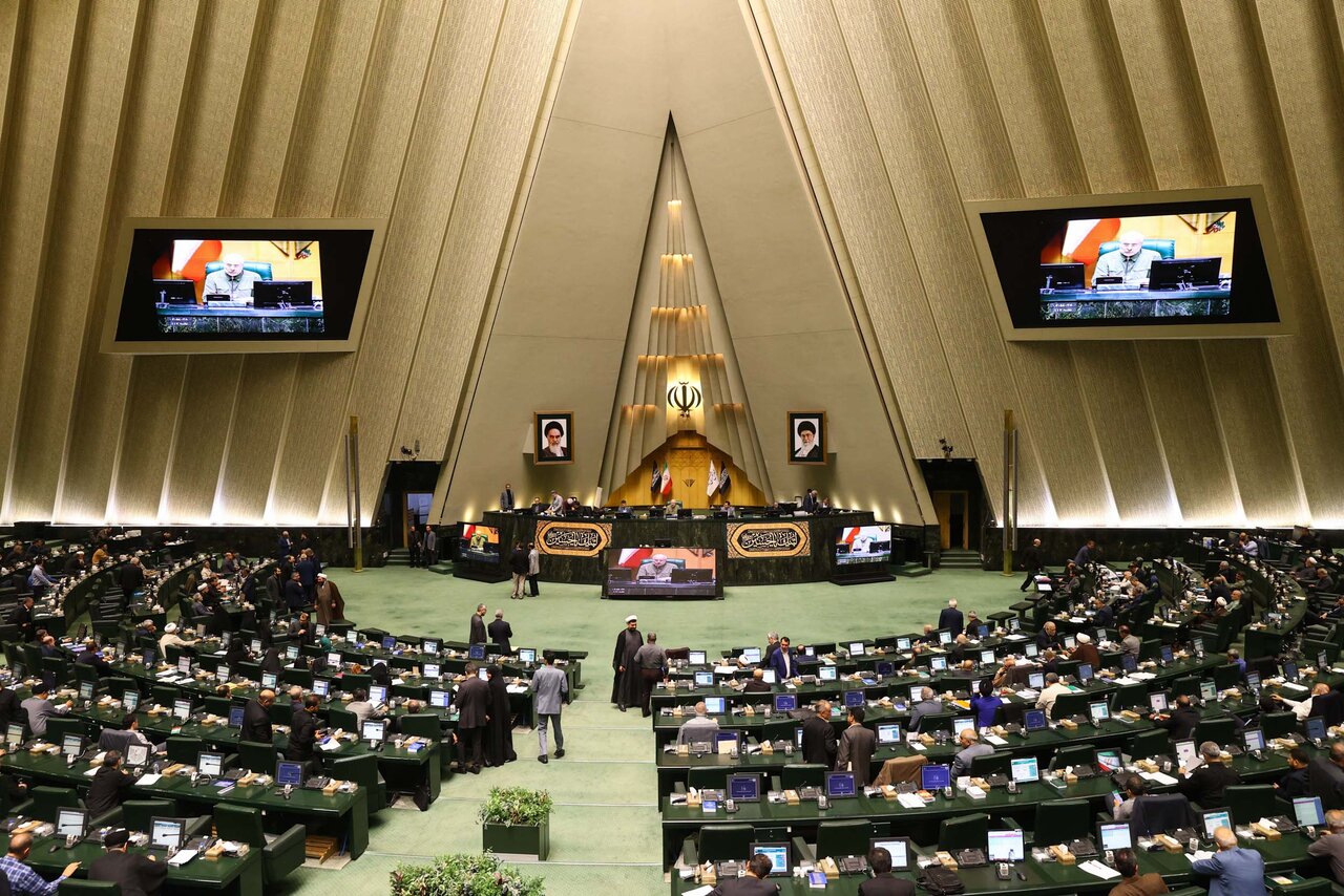 نماینده کردکوی از پاسخهای وزیر جهاد کشاورزی درباره دامداری سنتی قانع شد نماینده کردکوی از پاسخهای وزیر جهاد کشاورزی درباره دامداری سنتی قانع شد