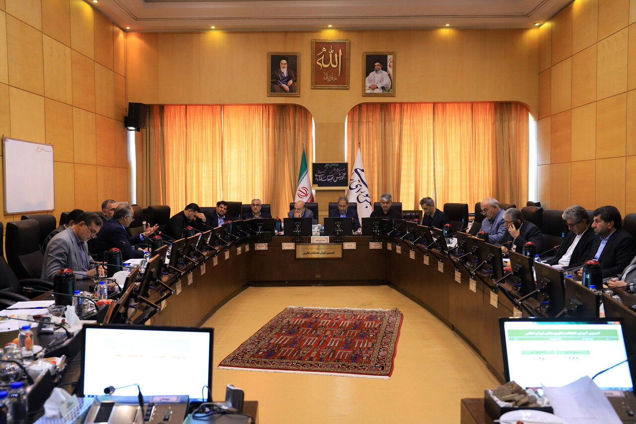 مشکلات صندوق ذخیره فرهنگیان با محوریت گزارش سازمان بازرسی بررسی شد/ ضرورت تصویب اساسنامه برای مقابله با فساد و تعارض منافع