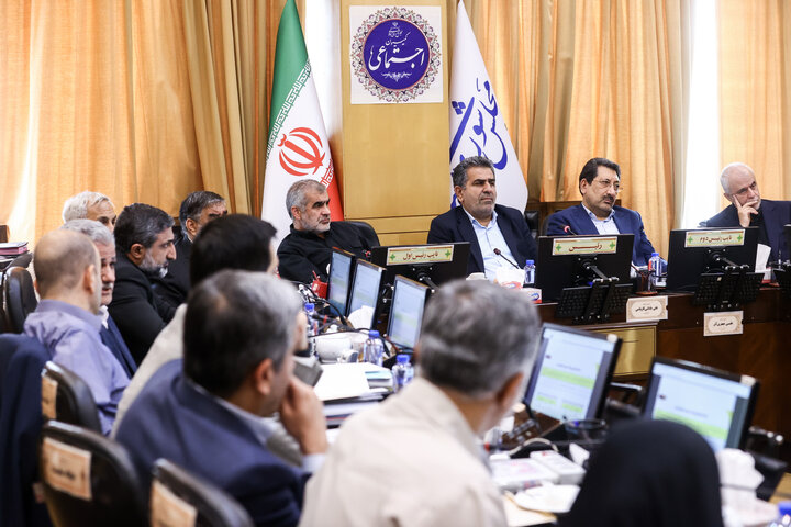 نشست کمیسیون اجتماعی با حضور وزیر صمت و رئیس بنیاد شهید