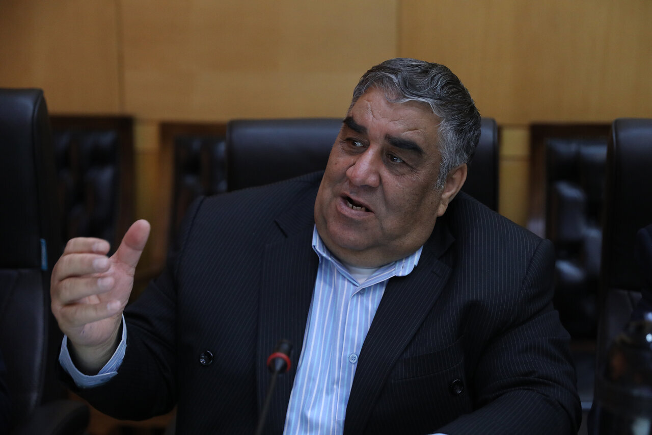 پیگیری فتح الله حسینی درخصوص کندی پیشرفت پروژه های نفتی کرمانشاه/دستور وزیر نفت برای تسریع در ساخت چاه های نفتی نفت شهر، سومار و دلاوران