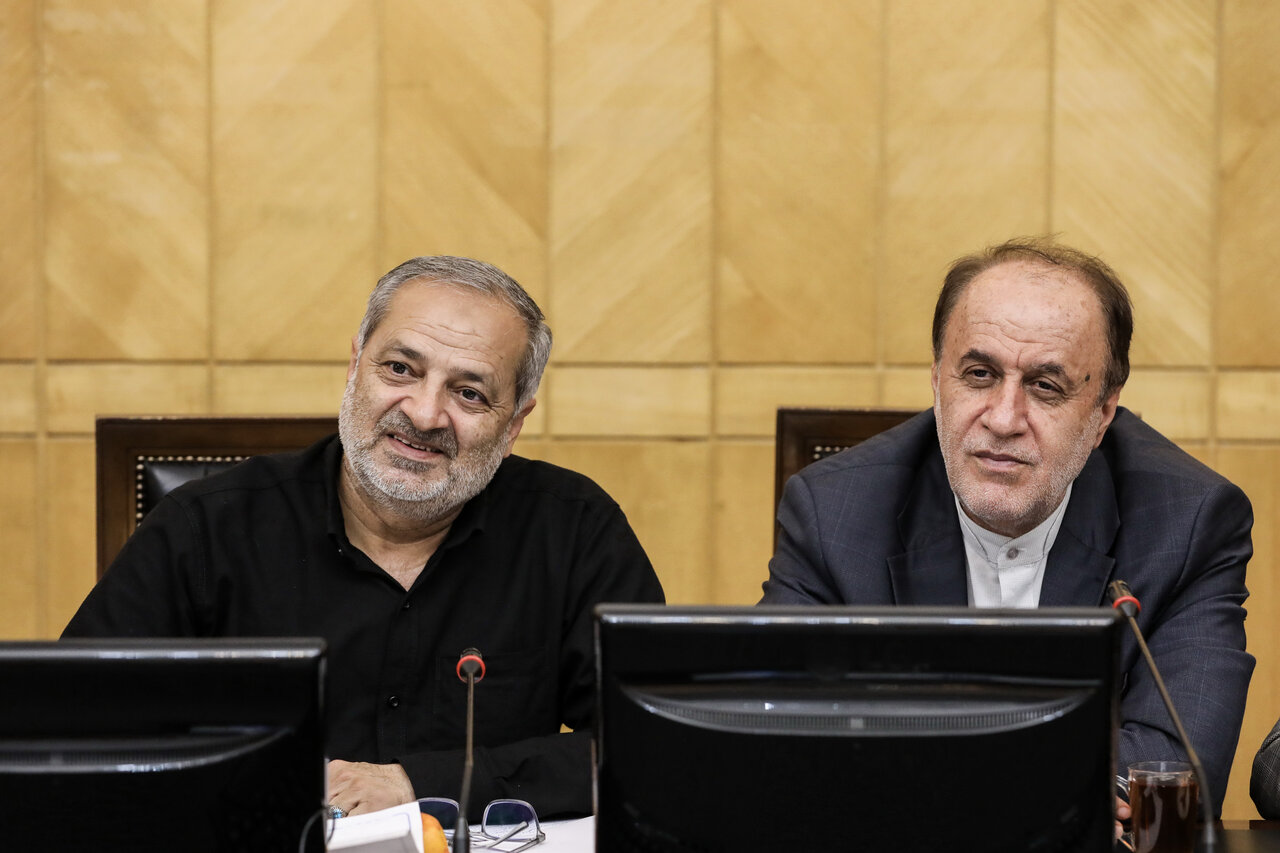 حاجی بابایی: پیشنهاد فراکسیون فرهنگیان برای پرداخت ۵۰ درصد فوقالعاده در سال جاری/ وزیر آموزشوپرورش: تغییر وضعیت نیروهای قرارداد کارمعین در انتظار موافقت سازمان برنامه و بودجه