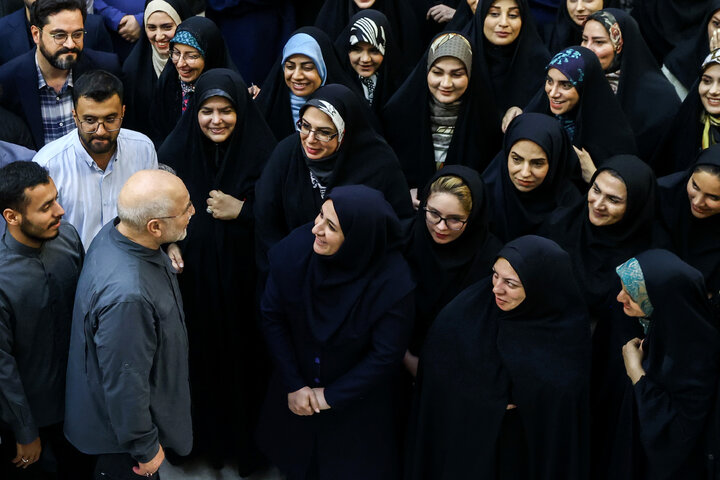 حضور رئیس مجلس در دورهمی صمیمانه خبرنگاران پارلمانی