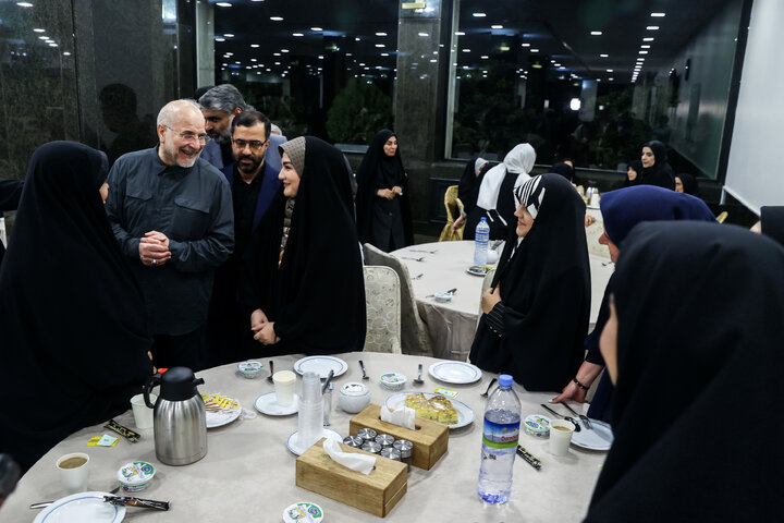حضور رئیس مجلس در دورهمی صمیمانه خبرنگاران پارلمانی