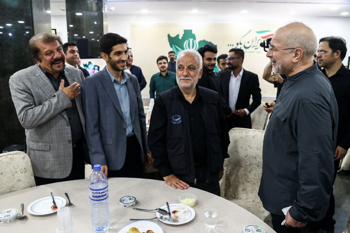 حضور رئیس مجلس در دورهمی صمیمانه خبرنگاران پارلمانی