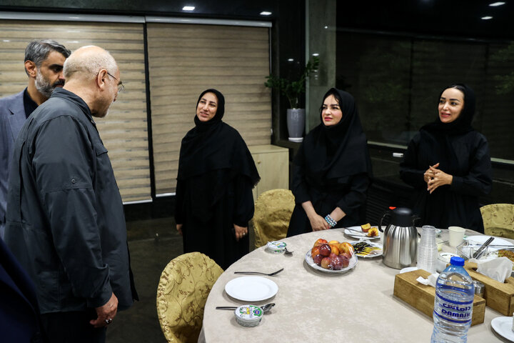 حضور رئیس مجلس در دورهمی صمیمانه خبرنگاران پارلمانی