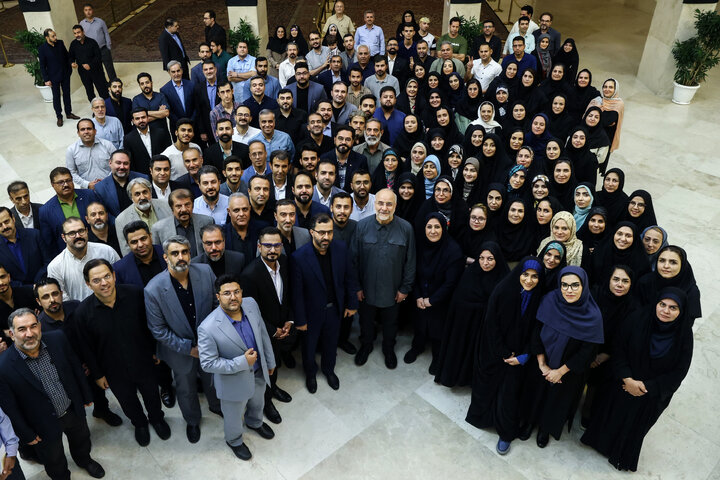 حضور رئیس مجلس در دورهمی صمیمانه خبرنگاران پارلمانی