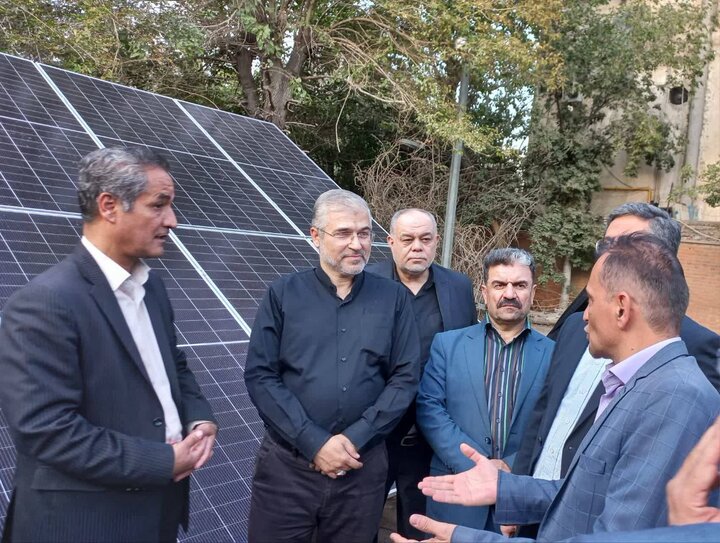 فلسفی از مرکز آموزش فنی و حرفه‌ای شهید مروتی و پروژه نیروگاه خورشیدی آموزشی این مرکز بازدید کرد