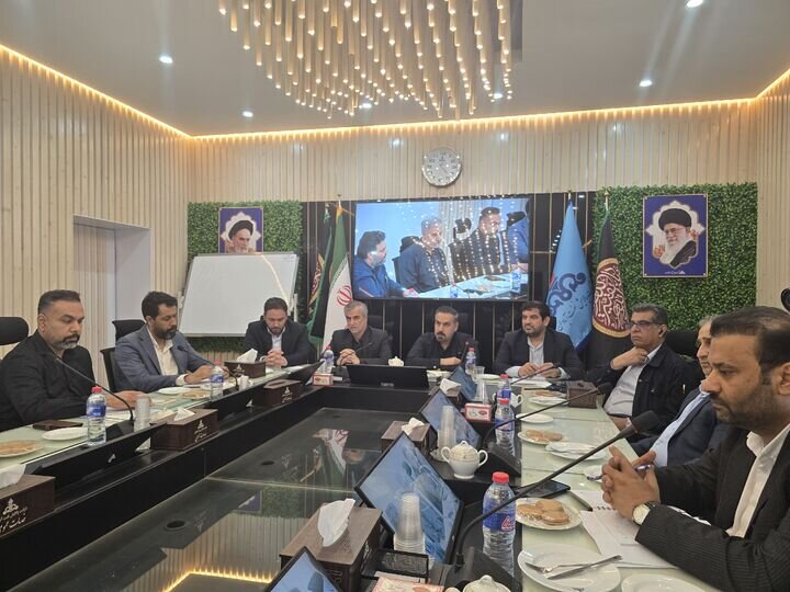 رایزنی نماینده آبادان برای تأمین تجهیزات آبرسانی ۴۲ روستای بخش مرکزی و اروندکنار/ نشست با سازمان جهاد کشاورزی برای حمایت از نخلداران