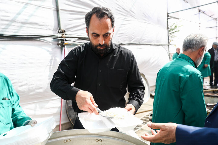 حضور اعضای کمیسیون اصل ۹۰ و فراکسیون قرآن و زیارت مجلس در موکب کفشداران امام رضا(ع) در مشهد مقدس