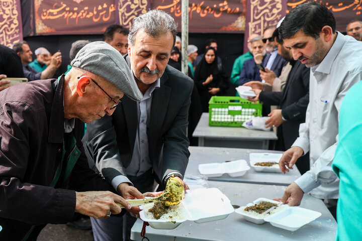 حضور اعضای کمیسیون اصل ۹۰ و فراکسیون قرآن و زیارت مجلس در موکب کفشداران امام رضا(ع) در مشهد مقدس