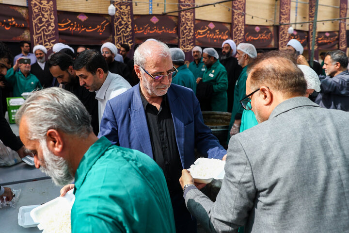 حضور اعضای کمیسیون اصل ۹۰ و فراکسیون قرآن و زیارت مجلس در موکب کفشداران امام رضا(ع) در مشهد مقدس