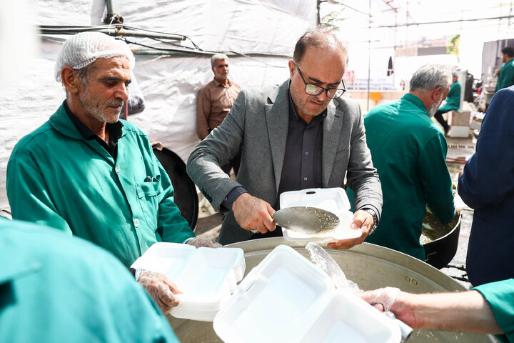 حضور اعضای کمیسیون اصل ۹۰ و فراکسیون قرآن و زیارت مجلس در موکب کفشداران امام رضا(ع) در مشهد مقدس