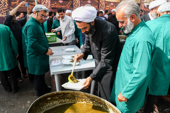 حضور اعضای کمیسیون اصل ۹۰ و فراکسیون قرآن و زیارت مجلس در موکب کفشداران امام رضا(ع) در مشهد مقدس
