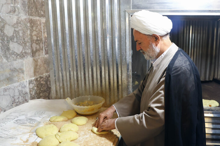 بازدید اعضای کمیسیون اصل ۹۰ و فراکسیون قرآن و زیارت مجلس از مواکب خدمت‌رسان به زائران حرم رضوی