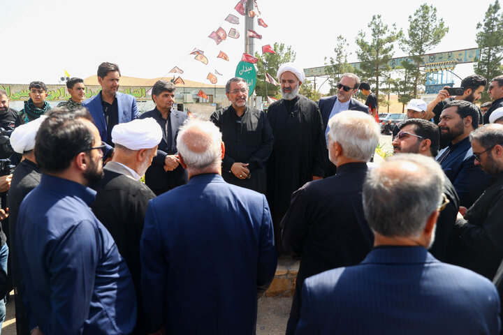 بازدید اعضای کمیسیون اصل ۹۰ و فراکسیون قرآن و زیارت مجلس از مواکب خدمت‌رسان به زائران حرم رضوی