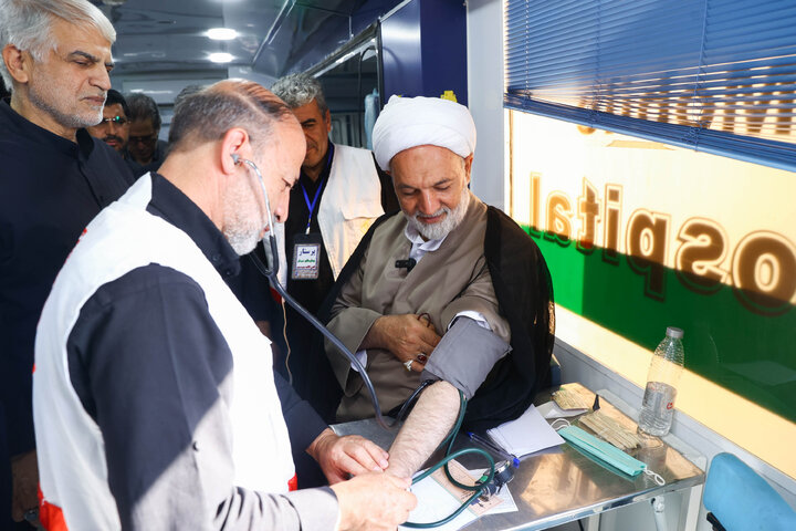 بازدید اعضای کمیسیون اصل ۹۰ و فراکسیون قرآن و زیارت مجلس از مواکب خدمت‌رسان به زائران حرم رضوی