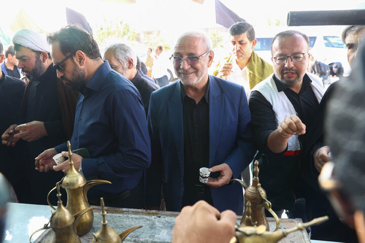 بازدید اعضای کمیسیون اصل ۹۰ و فراکسیون قرآن و زیارت مجلس از مواکب خدمت‌رسان به زائران حرم رضوی