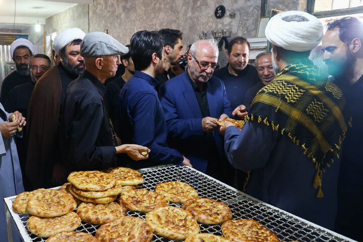 بازدید اعضای کمیسیون اصل ۹۰ و فراکسیون قرآن و زیارت مجلس از مواکب خدمت‌رسان به زائران حرم رضوی