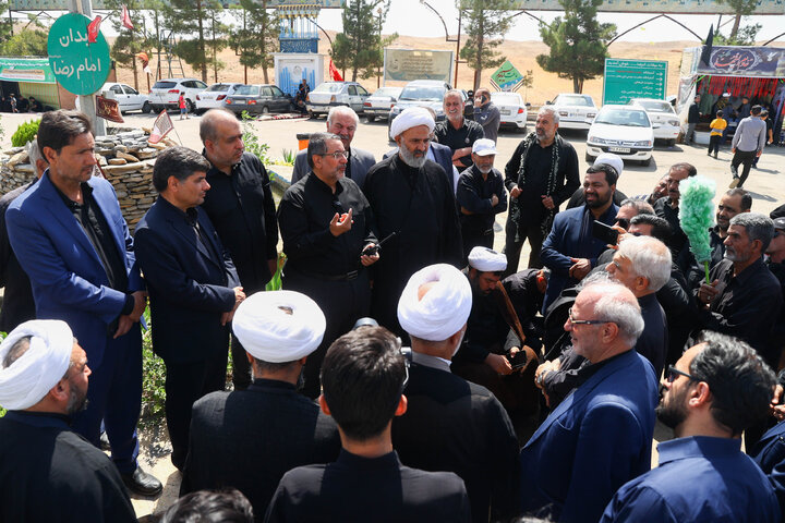 بازدید اعضای کمیسیون اصل ۹۰ و فراکسیون قرآن و زیارت مجلس از مواکب خدمت‌رسان به زائران حرم رضوی