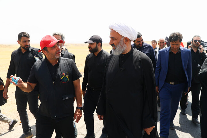 حضور اعضای کمیسیون اصل ۹۰ و فراکسیون قرآن و زیارت مجلس در مسیر پیاده‌روی زائران حرم رضوی