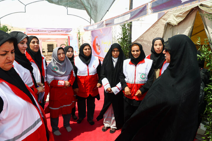 حضور اعضای کمیسیون اصل ۹۰ و فراکسیون قرآن و زیارت مجلس در مسیر پیاده‌روی زائران حرم رضوی