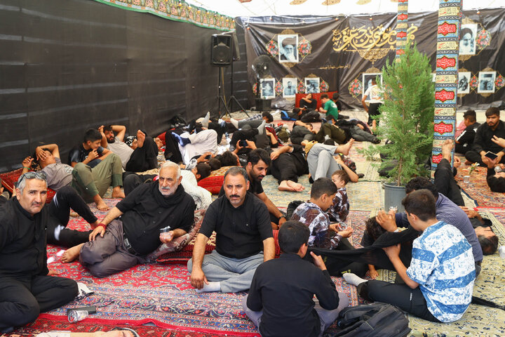 حضور اعضای کمیسیون اصل ۹۰ و فراکسیون قرآن و زیارت مجلس در مسیر پیاده‌روی زائران حرم رضوی