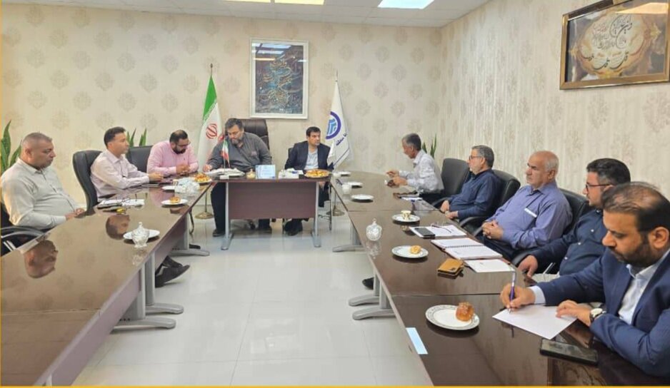 دیدار نماینده آبادان با مدیرکل راهداری و حمل و نقل جادهای خوزستان/ زمین ۴ روستا برای ساخت مسکن اهالی آبادان تأمین شد/ دو پل عابر پیاده منیوحی و جاده تیپ ذوالفقار در آبادان وارد فاز اجرایی شدند