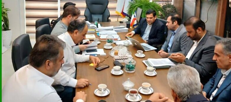 دیدار نماینده آبادان با مدیرکل راهداری و حمل و نقل جادهای خوزستان/ زمین ۴ روستا برای ساخت مسکن اهالی آبادان تأمین شد/ دو پل عابر پیاده منیوحی و جاده تیپ ذوالفقار در آبادان وارد فاز اجرایی شدند