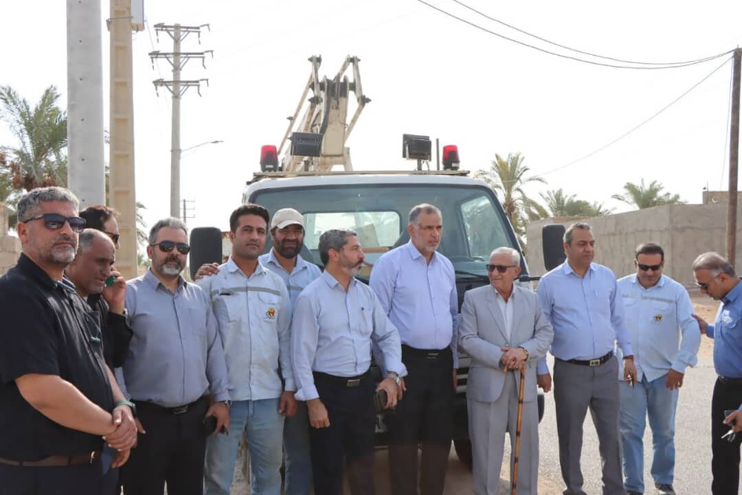 نماینده اهواز از روند تکمیل فضاهای آموزشی حوزه انتخابیه بازدید کرد/ پیگیری پروژههای روشنایی و تأمین آب شرب از اولویتهای روستاهای خوزستان است/ شرکت بهرهبرداری نفت و گاز کارون به مسئولیت اجتماعی خود جامه عمل پوشاند