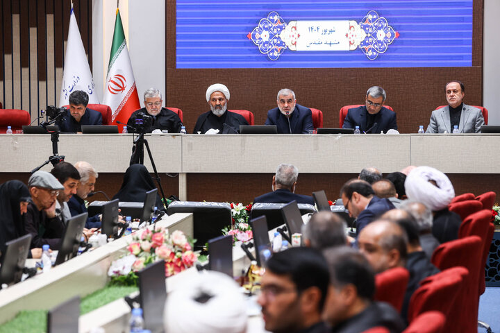 نشست اعضای کمیسیون اصل ۹۰ و فراکسیون قرآن و زیارت مجلس با استاندار، شهردار و ستاد اجرایی خدمات سفر زائرین خراسان رضوی