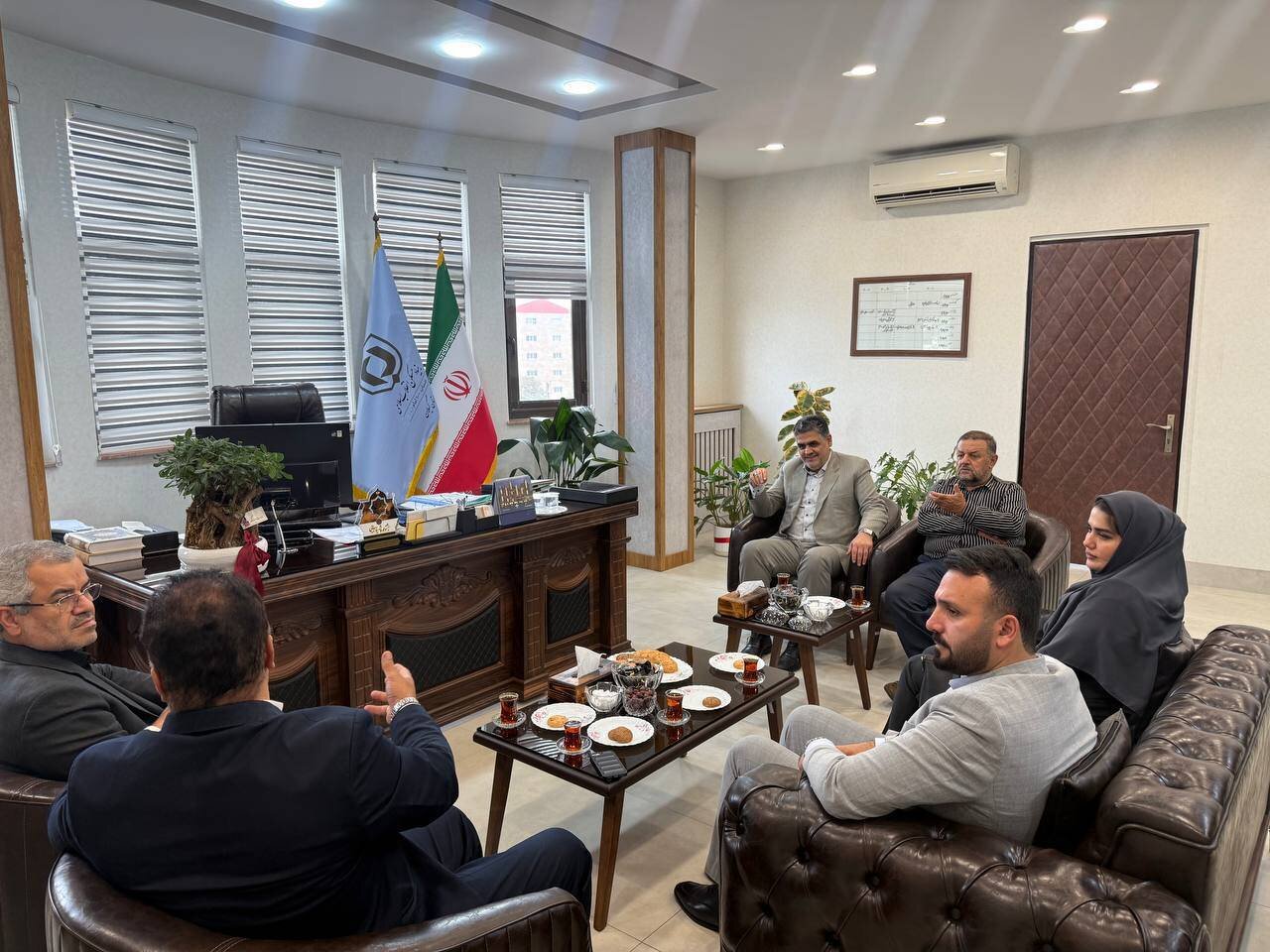 نماینده رشت و خمام با فرمانده مرزبانی استان گیلان دیدار کرد/ گیلان علاوه بر گردشگری، باید به‌عنوان یک استان مرزی دیده شود/ افزایش سهمیه سوخت گیلان از ۳۰ به ۳۵ میلیون لیتر 