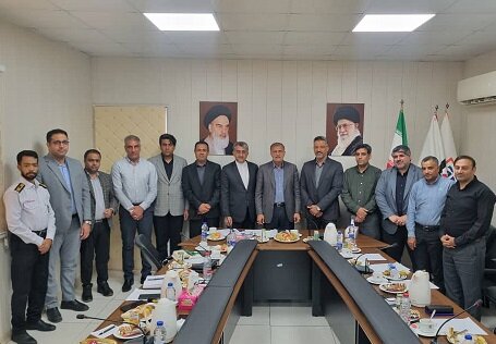 نشست «احمد مرادی» با مدیران خدمات شهری شهرداری بندرعباس/بررسی مشکلات بخش احمدی با حضور نماینده هرمزگان