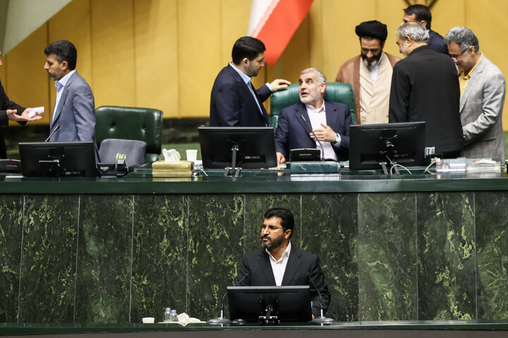ناطقان میان دستور صحن علنی سه‌شنبه 4 شهریور 1404