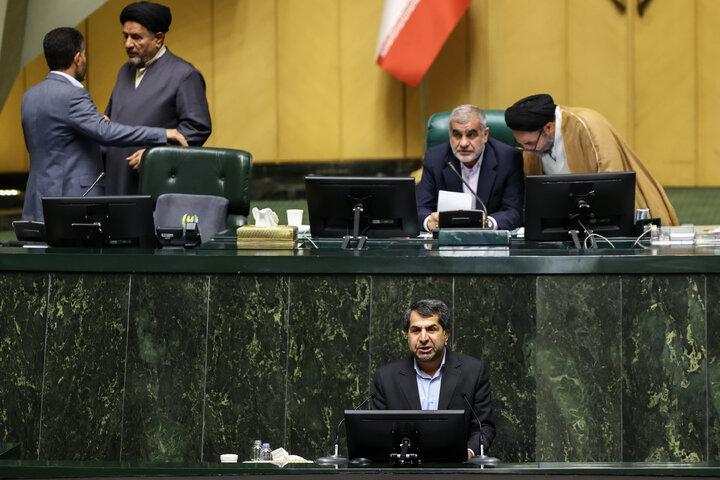 ناطقان میان دستور صحن علنی سه‌شنبه 4 شهریور 1404