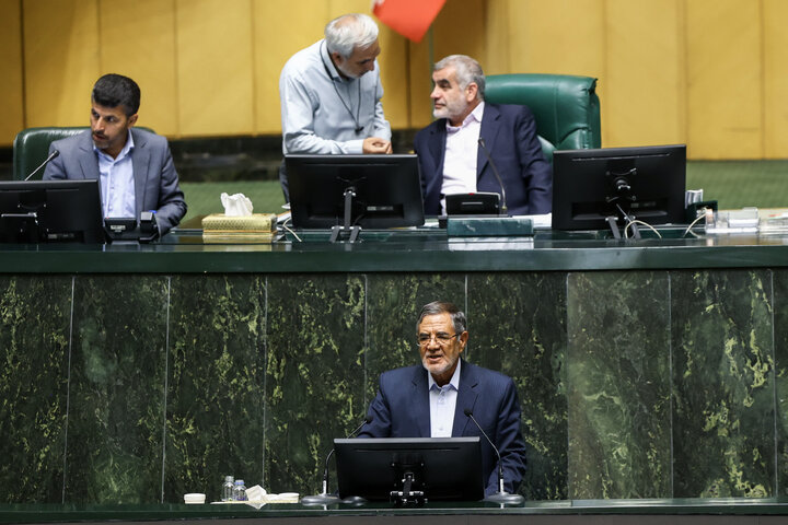 ناطقان میان دستور صحن علنی سه‌شنبه 4 شهریور 1404