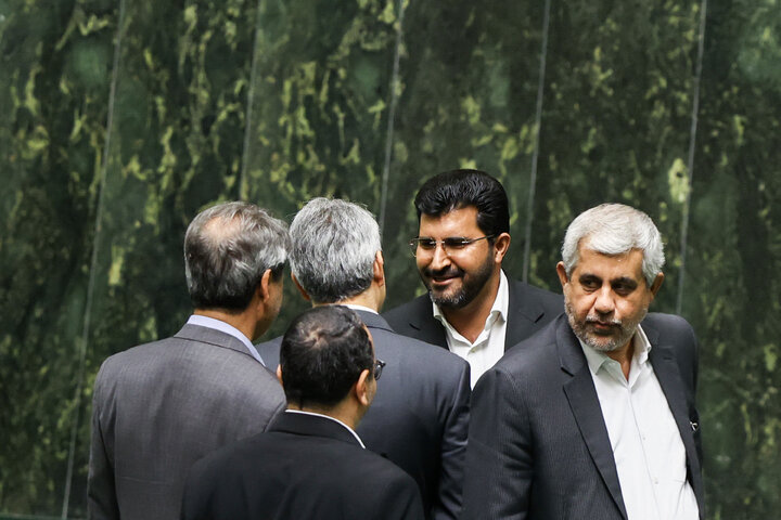 ناطقان میان دستور صحن علنی سه‌شنبه 4 شهریور 1404