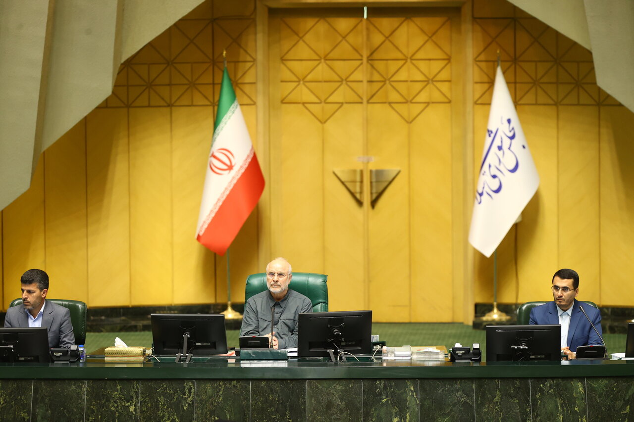 امیدوارم دولت هرچه‌زودتر اجرای برنامه‌ها برای‌رفع ناترازی انرژی و مشکلات‌معیشتی را آغاز کند/حرف از عدم‌کفایت رئیس‌جمهور  و بیانیه‌های کذایی بازی در زمین‌دشمن است/در جنگ احتمالی با پایان‌خویشتنداری، شاهد گسترش جنگ به مناطق‌ و عرصه‌های جدید خواهیم بود