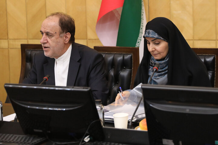 نشست هم اندیشی سیاستهای ابلاغی مقام معظم رهبری در حوزه حمل و نقل با حضور وزیر راه و شهرسازی