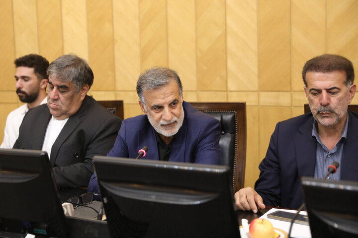 نشست هم اندیشی سیاستهای ابلاغی مقام معظم رهبری در حوزه حمل و نقل با حضور وزیر راه و شهرسازی